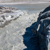 2026--07-07 14-52-18 Dag 1 Kangerlussuaq - afsmeltning fra indlandsisen. Vandet er fyldt med 